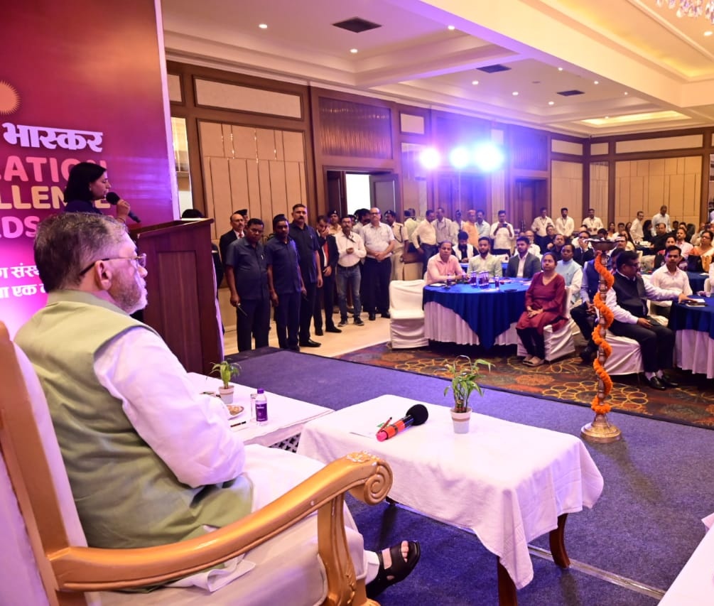 पत्रकारिता का दायित्व सिर्फ सूचना देना नहीं है, बल्कि यह समाज को जागरूक करने और उनके अधिकारों तथा कर्तव्यों के प्रति मार्गदर्शन प्रदान करने का भी माध्यम है: राज्यपाल संतोष कुमार गंगवार