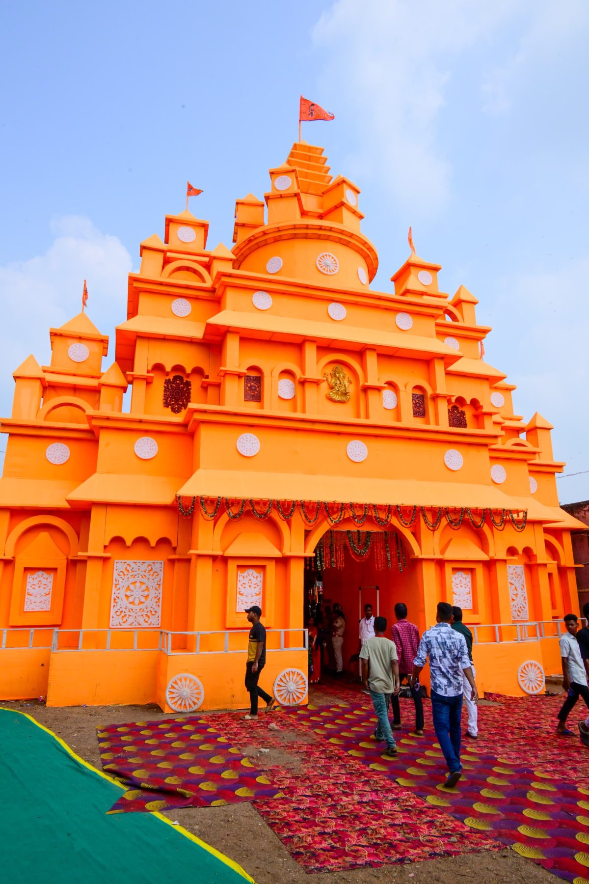 ओडिशा में मनाया जा रहा है दशहरा का पर्व, हर जगह उत्‍सव का वातावरण