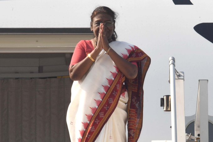 صدر جمہوریہ دروپدی مرمو، تین افریقی ملکوں الجیریا، موریطانیہ اور ملاوی کے اپنے تین روزہ دورے کے پہلے مرحلے کے تحت آج راج الجیریا پہنچ گئی ہیں