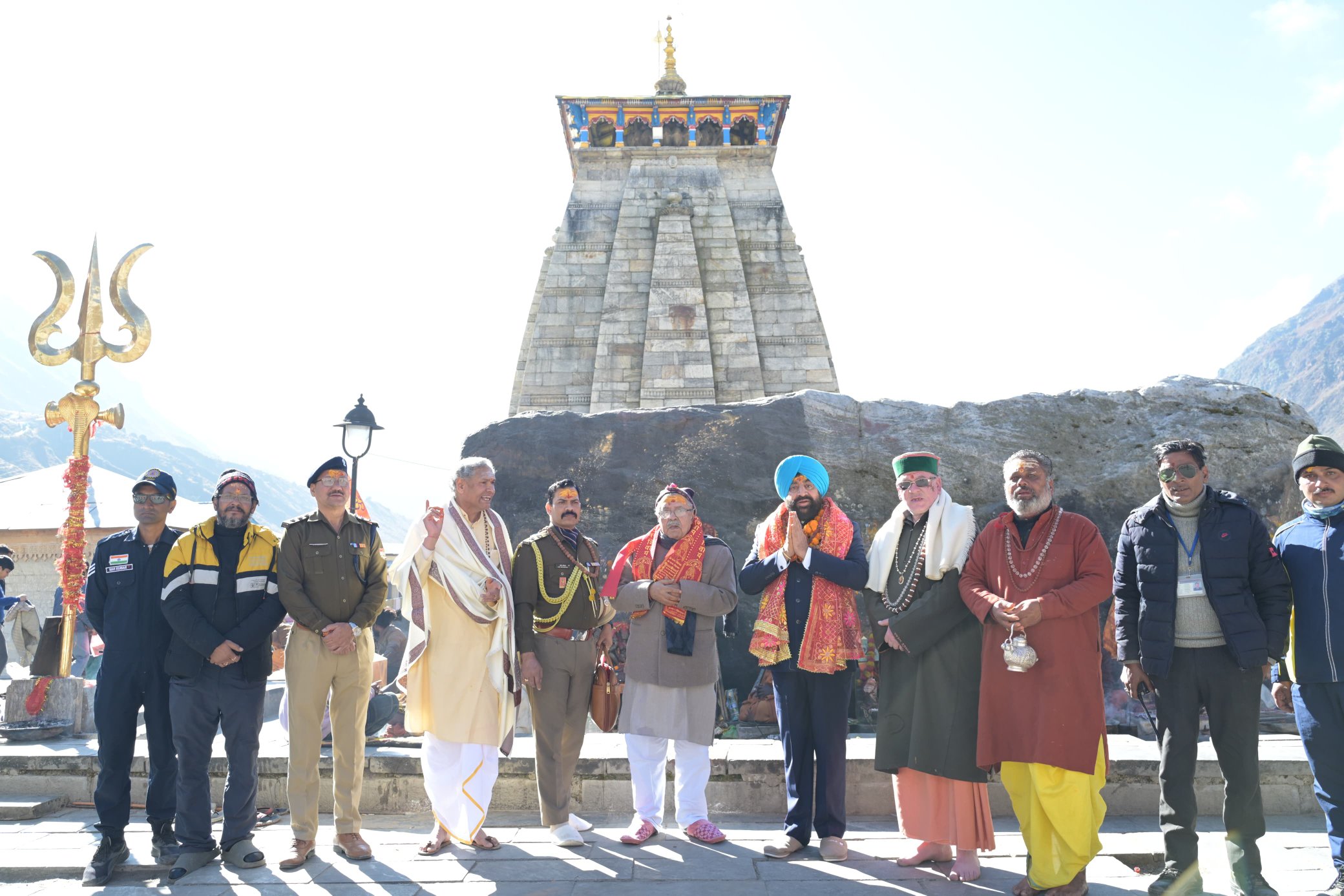 उत्तराखंडः राज्यपाल गुरमीत सिंह ने बदरीनाथ और केदारनाथ के दर्शन किए