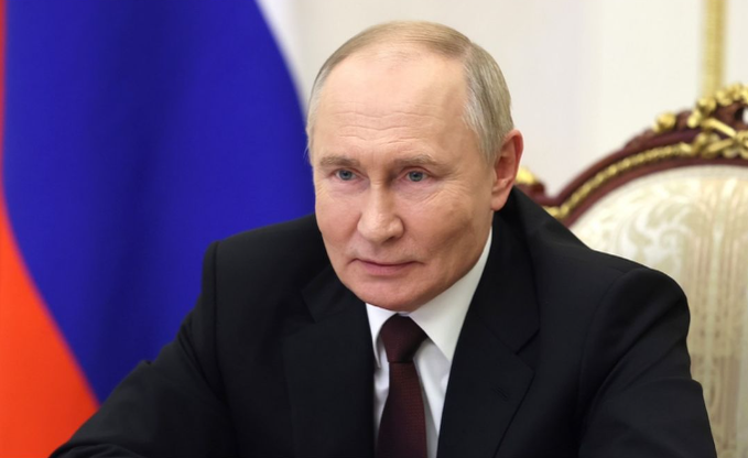 Russian President praises Indian films; emphasies strong cultural ties with India