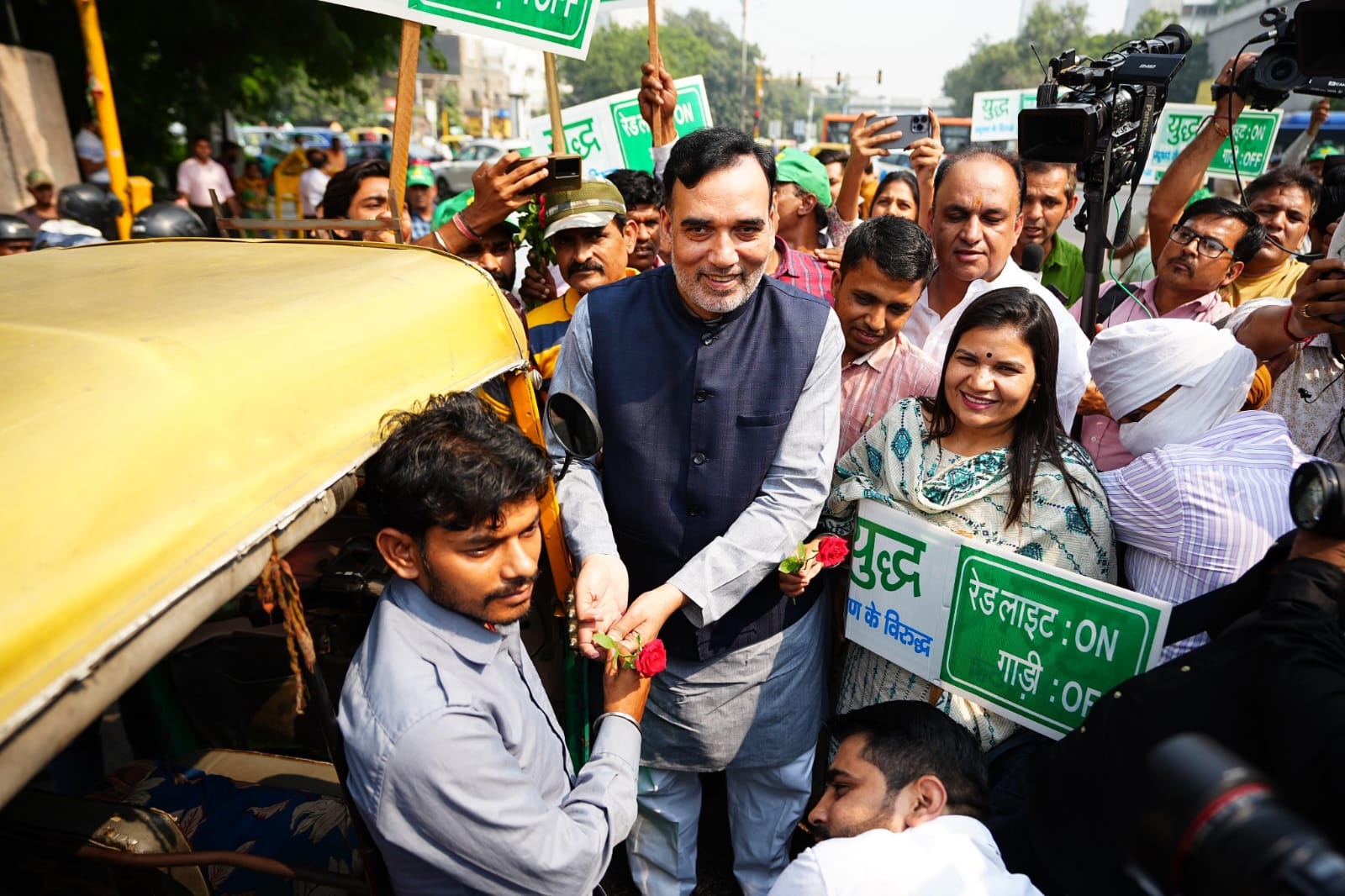 दिल्‍ली सरकार ने राजधानी में प्रदूषण की रोकथाम के लिए रेड लाइट ऑन-गाड़ी ऑफ अभियान की शुरुआत की