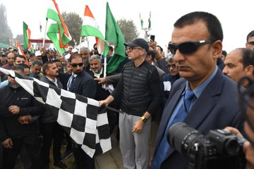जम्मू-कश्मीर के मुख्यमंत्री उमर अब्दुल्ला ने श्रीनगर में ‘रन फॉर यूनिटी’ को हरी झंडी दिखाई
