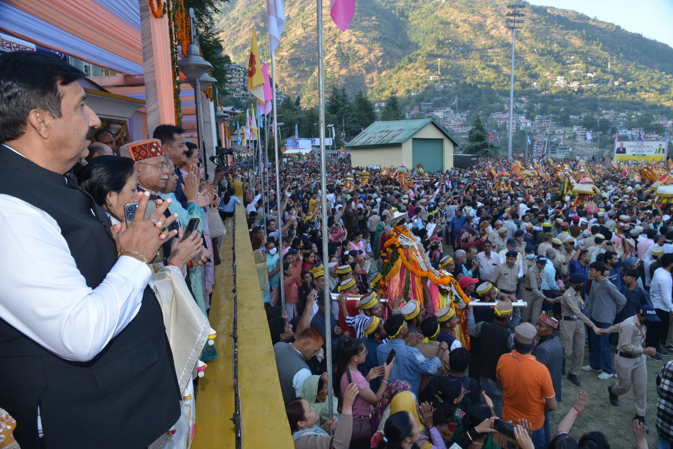 राज्यपाल शिव प्रताप शुक्ल ने अंतरराष्ट्रीय कुल्लू दशहरे का शुभारम्भ किया