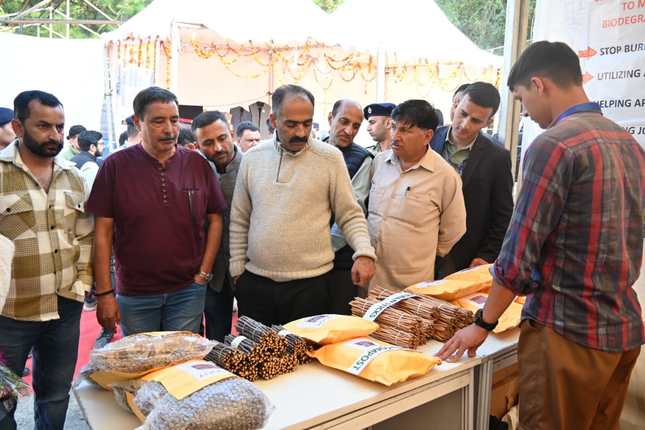 जुन्गा क्षेत्र में द ग्लाइड इन साइट पर शिमला फ्लाइंग फेस्टिवल एंड हॉस्पिटैलिटी एक्सपो 2024 के तीसरे दिन कार्यक्रम  आयोजित किया गया