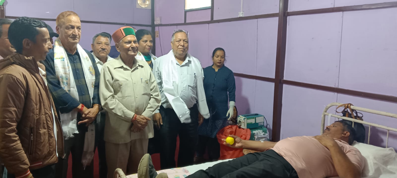 किशोरी लाल ने हल में गोरखा सामुदाय विकास सोसायटी द्वारा आयोजित रक्तदान शिविर का शुभारंभ किया