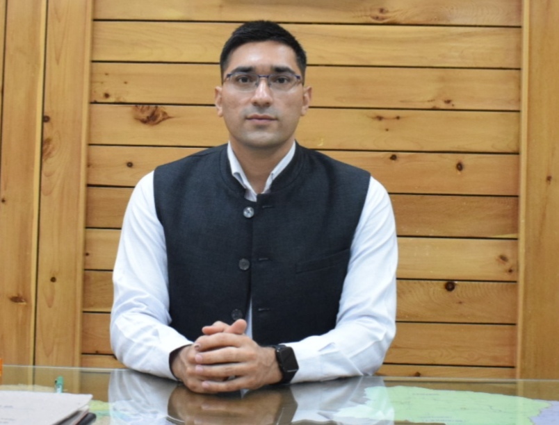 समस्त निर्वाचक रजिस्ट्रीकरण अधिकारियों  के कार्यालय में निरीक्षण  के लिए उपलब्ध