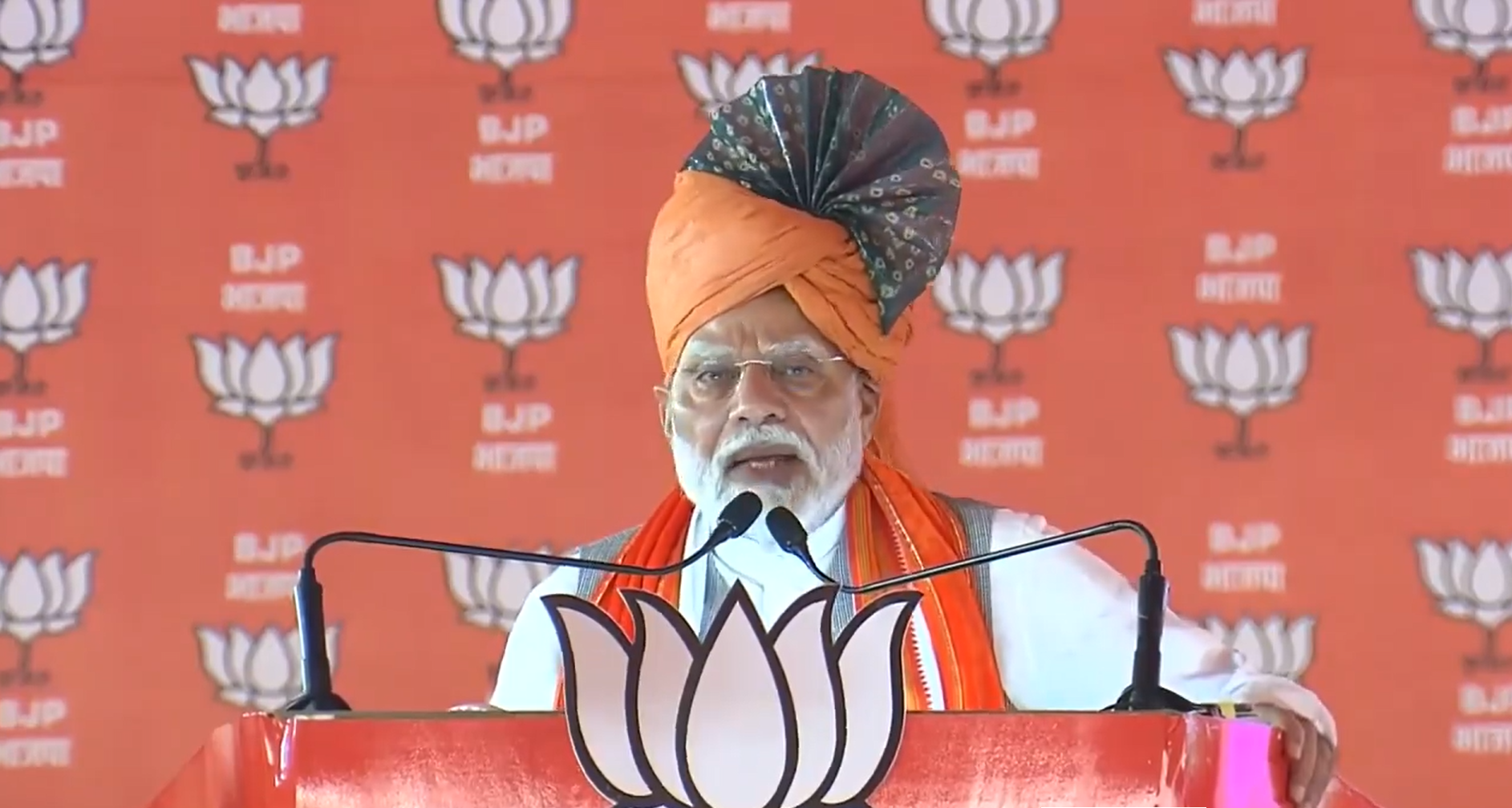 भारतीय जनता पार्टी के वरिष्ठ नेता और प्रधानमंत्री नरेंद्र मोदी ने रियाणा के पलवल में एक चुनावी जनसभा को किया संबोधित