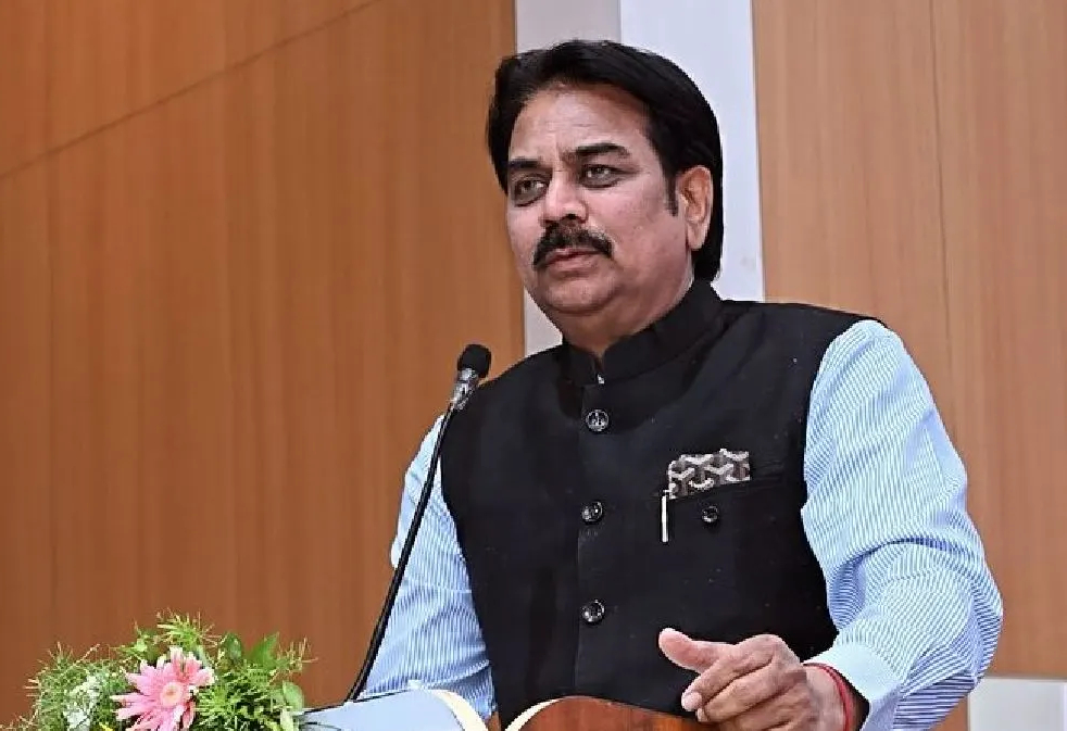 माजी मंत्री हर्षवर्धन पाटील यांनी हाती धरली तुतारी