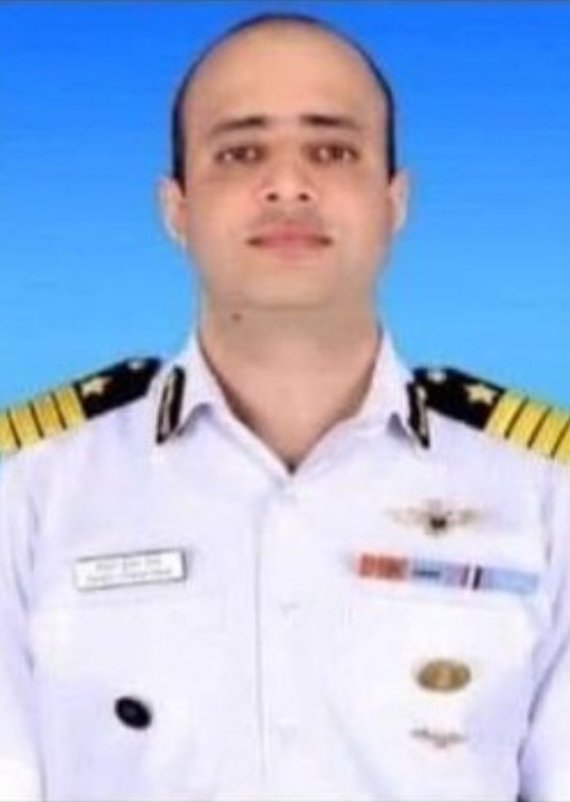 गुजरात के पोरबंदर से 55 किलोमीटर दक्षिण-पश्चिम में बरामद किया गया तटरक्षक बल के लापता पायलट कमांडेंट राकेश कुमार राणा का शव