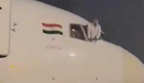 मुंबई से न्यूयॉर्क जाने वाली एयर इंडिया की फ्लाइट को आज सुबह बम की धमकी के बाद दिल्ली परिवर्तित किया गया  