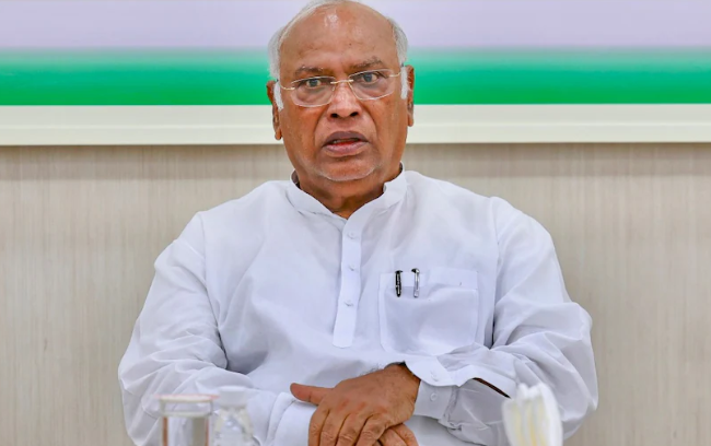 भाजपा ने मल्लिकार्जुन खरगे की सिद्धार्थ विहार ट्रस्ट को दी गई पांच एकड़ जमीन लौटाने के निर्णय पर की कड़ी आलोचना