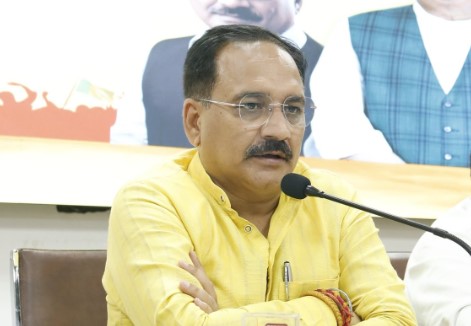 दिल्ली भाजपा अध्यक्ष वीरेन्द्र सचदेवा ने स्‍कूलों के शिलान्‍यास को लेकर मुख्‍यमंत्री आतिशी की आलोचना की