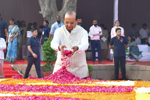 Delhi LG Vinai Kumar Saxena paid tribute Mahatma Gandhi at Rajghat, New Delhi