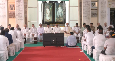 मुख्यमंत्री भूपेंद्र पटेल और केंद्रीय मंत्री डॉ. मनसुख मांडविया ने गांधी जयंती के अवसर पर कीर्ति मंदिर में प्रार्थना सभा में हिस्‍सा लिया