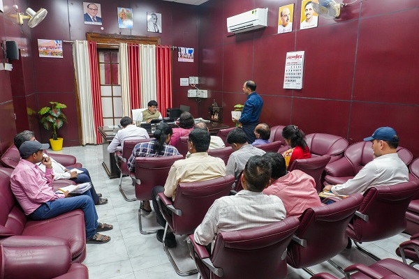 प्रदेश के राज्यमंत्री स्वतंत्र प्रभार कपिल देव अग्रवाल ने आईटीआई संस्थानों की प्रगति और कौशल विकास मिशन की योजनाओं की जानकारी ली
