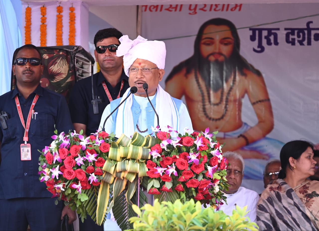 मुख्यमंत्री विष्णुदेव साय बलौदाबाजार-भाटापारा जिले के तेलासीधाम में आयोजित गुरू दर्शन मेला में शामिल हुए