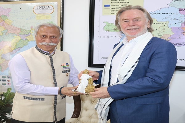 ऑस्‍ट्रेलिया के उच्‍चायुक्‍त फिलिप ग्रीन ने आज ईटानगर के राजभवन में अरूणाचल प्रदेश के राज्‍यपाल लेफ्टिनेंट जनरल-सेवानिवृत्त के.टी. पटनायक से मुलाकात की   