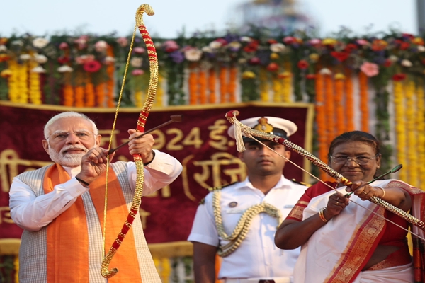 President Murmu, PM Modi attend Dussehra celebrations at Lal Quila Maidan