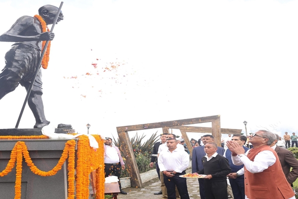Sikkim: Governor & CM Pay Tribute to Mahatma Gandhi