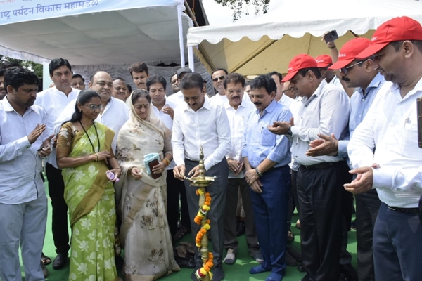Maharashtra Minister Announces ₹15 Crore Grant for Water Sports Tourism