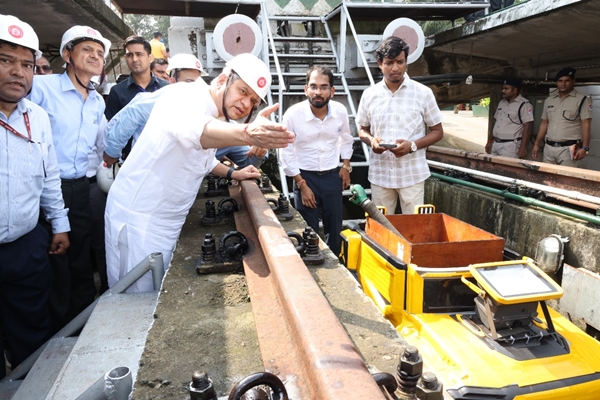 Union Minister Ashwini Vaishnaw Inspects Wadi Bunder Coaching Depot