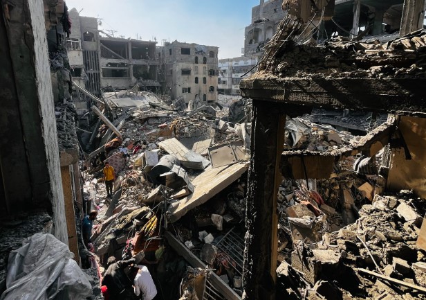 गज़ा के उत्तरी-शहर बैत लाहिया पर इस्राइल के हवाई हमले में क़रीब 100 लोग मारे गए