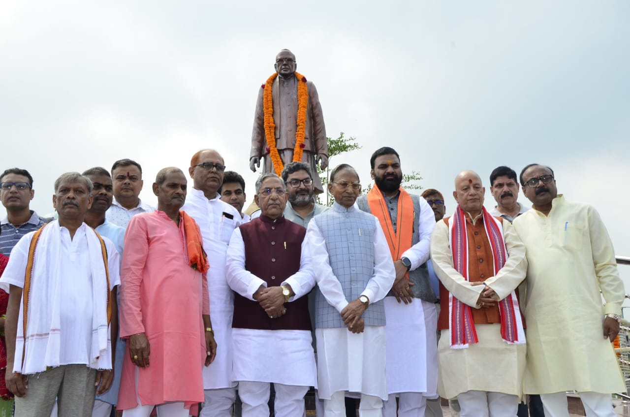 जनसंघ के संस्थापक कैलाशपति मिश्र को उनकी जयंती पर भाजपा द्वारा भावभीनी श्रद्धांजलि अर्पित