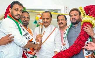 एनसीपी में शामिल हुए पहलवान दीनानाथ सिंह और भाजपा नेता राजकुमार बडोले