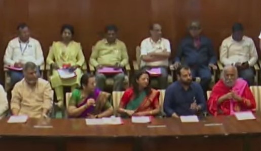 महाराष्ट्र के राज्यपाल सी. पी. राधाकृष्णन द्वारा मनोनीत सात विधान परिषद के सदस्‍यों ने शपथ ली