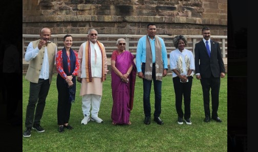 जमैका के प्रधानमंत्री एंड्रयू होलनेस भगवान बुद्ध की प्रथम उपदेश स्थली सारनाथ पहुंचे