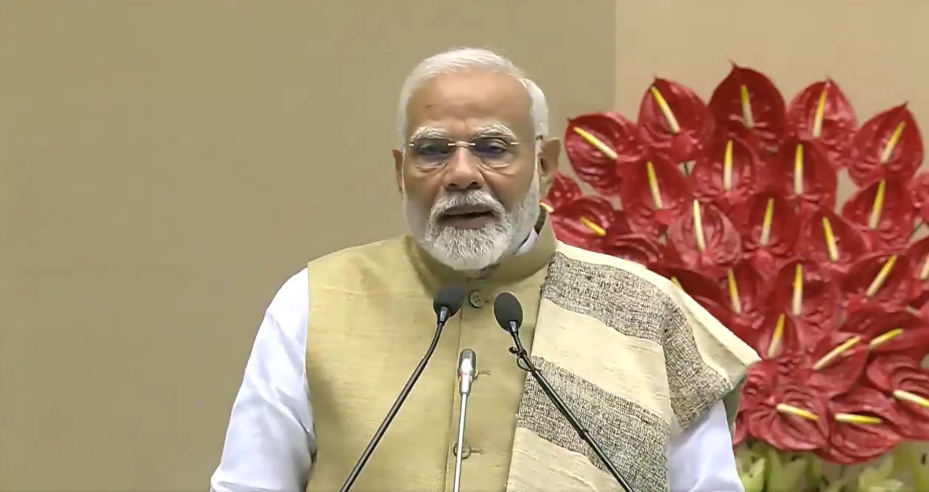 प्रधानमंत्री नरेंद्र मोदी ने लोगों से आग्रह किया कि वे स्वच्छता को जीवन का अभिन्न हिस्सा बनाने का प्रण लें