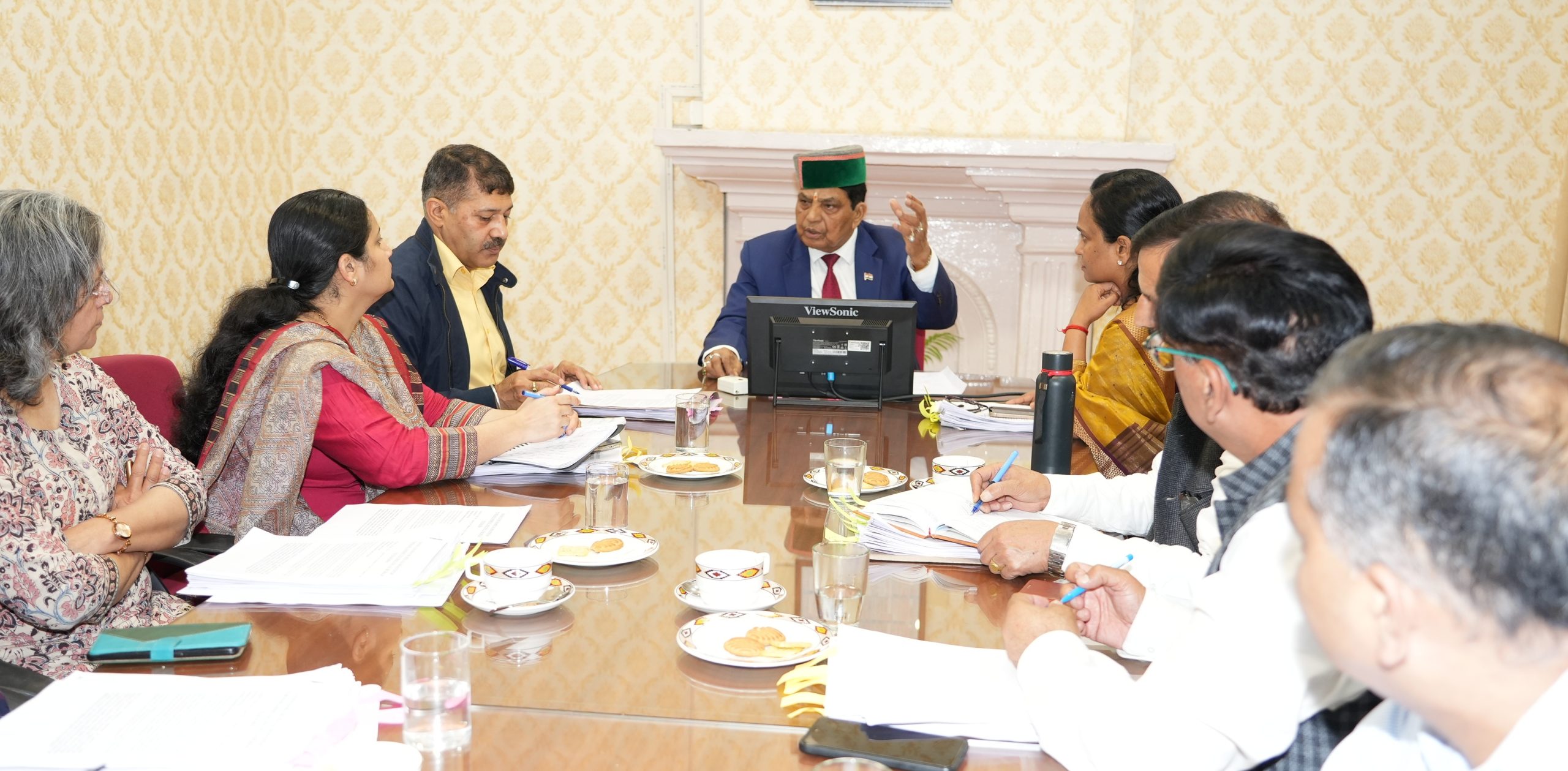 स्वास्थ्य मंत्री ने आवश्यक दवाओं और सीटी स्कैन मशीनों के लिए निविदाएं जारी करने के दिए निर्देश