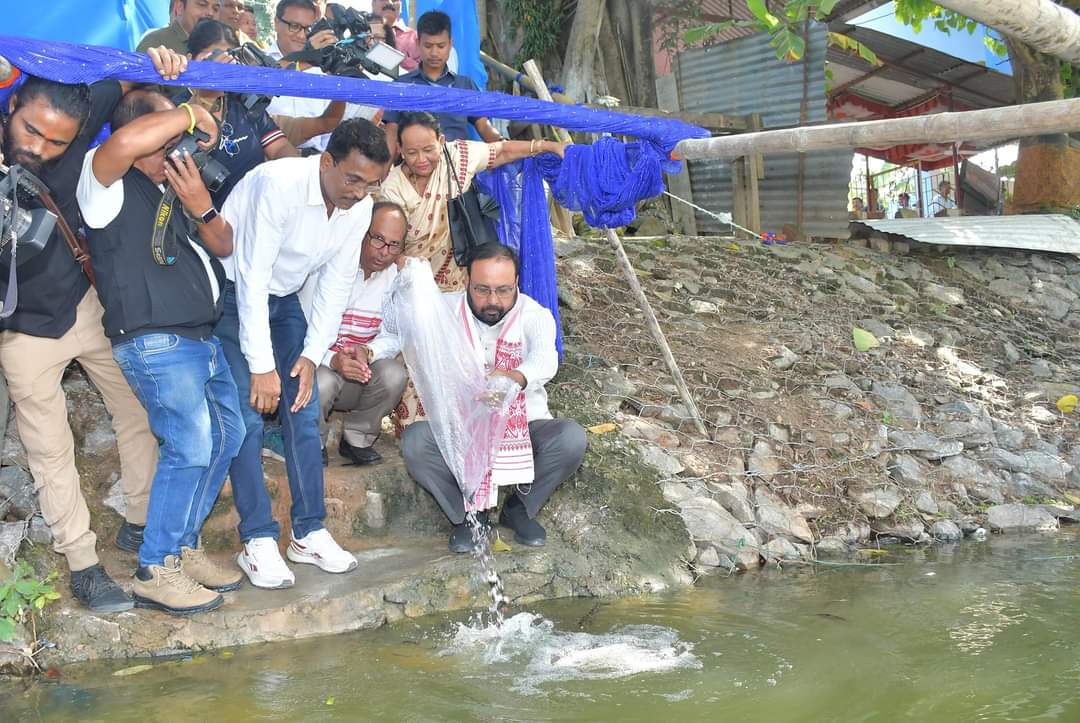 গুৱাহাটীৰ ৰূপনগৰৰ মীন সমবায় সমিতিৰ সমূহীয়া কেন্দ্ৰ উদ্বোধন মন্ত্ৰী কেশৱ মহন্তৰ