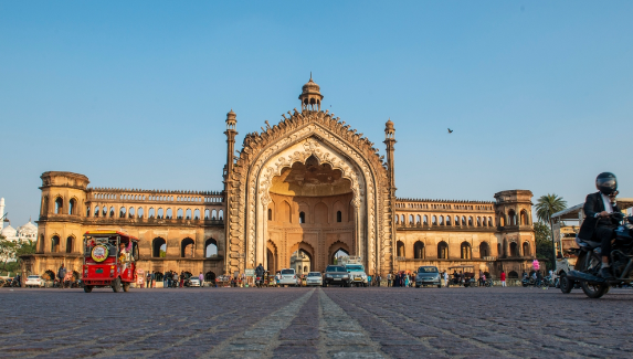 नवरात्र और इजरायल-ईरान के बीच तनाव को लेकर पूरे लखनऊ में विशेष सतर्कता