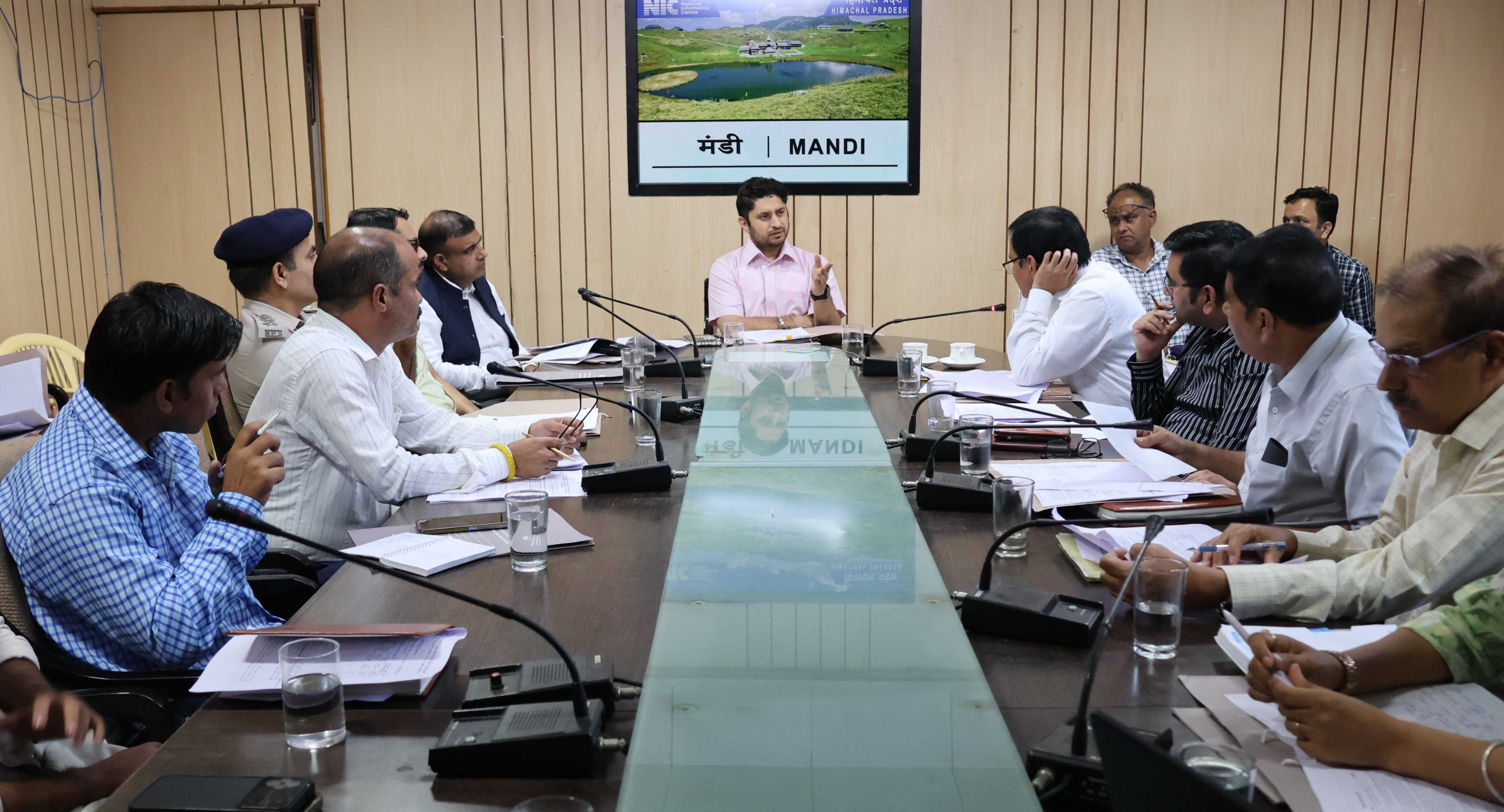 उपायुक्त मंडी अपूर्व देवगन की अध्यक्षता में आयोजित बैठक में कल्याण विभाग के तहत आने वाली विभिन्न समितियों के कार्यों की समीक्षा की गई