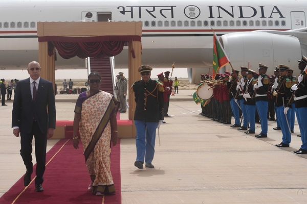 صدرِ جمہوریہ دروپدی مرمو تین ملکوں کے اپنے دورے کے دوسرے مرحلے میں آج ماریطانیہ پہنچ گئی ہیں