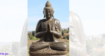 फर्रुखाबाद : संकिसा में चल रहे बुद्ध महोत्सव में आज श्रीलंका, चीन ,म्यांमार, इंडोनेशिया से आये बौद्ध धर्म के अनुयायियों ने पूजा अर्चना की