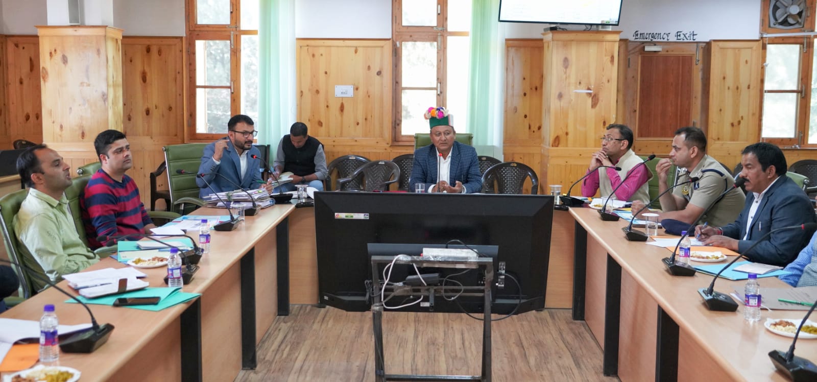 मंत्री जगत सिंह नेगी ने किन्नौर जिला के परियोजना अधिकारी आईटीडीपी कार्यालय के सम्मेलन कक्ष रिकांग पिओ में जिला कल्याण समिति की बैठक ली