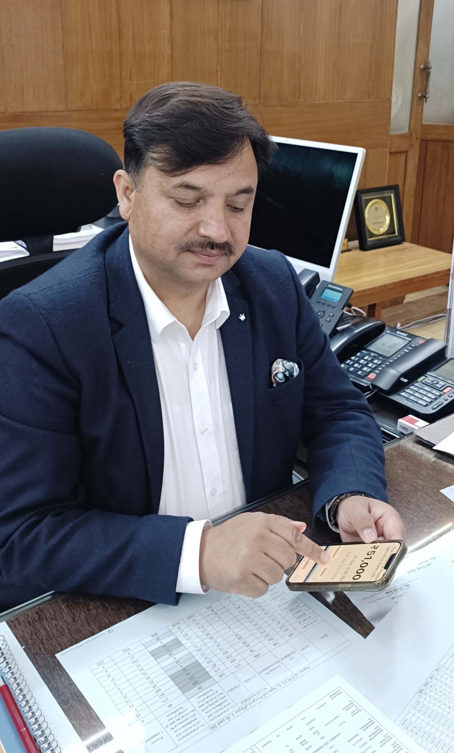 शिमला: उपायुक्त अनुपम कश्यप ने 51 हजार रुपये जमा करके की मुख्यमंत्री सुख आश्रय कोष की शुरुआत