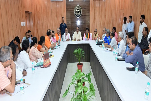 उपमुख्यमंत्री बृजेश पाठक ने प्रयागराज में महाकुंभ 2025 को लेकर स्वास्थ्य विभाग की तैयारी पर समीक्षा बैठक की
