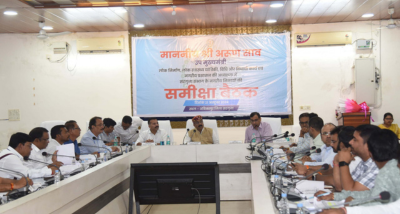 छत्तीसगढ़ के उप मुख्यमंत्री अरुण साव ने अंबिकापुर में सभी नगरीय निकायों के अधिकारियों की बैठक लेकर विकास कार्यों की प्रगति और योजनाओं के क्रियान्वयन की समीक्षा की
