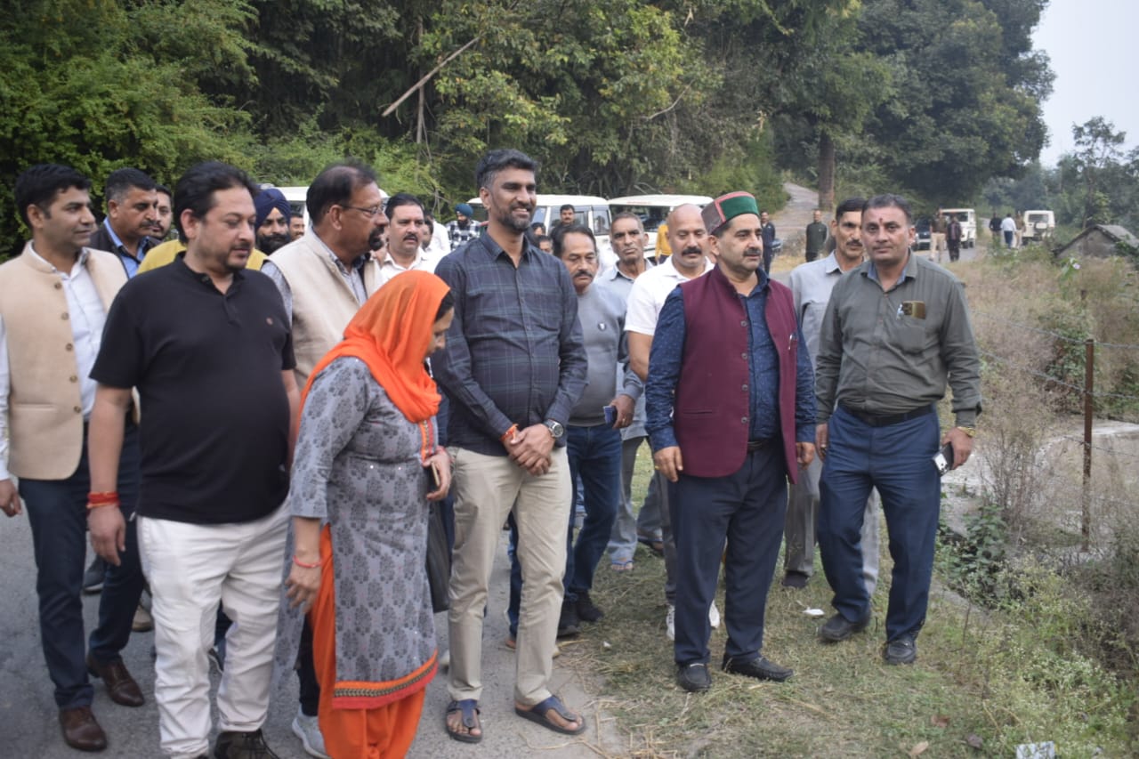 केवल सिंह पठानिया ने मछरात नाथ तालाब के संरक्षण के लिए उठाएंगे कारगर कदम, किया निरीक्षण