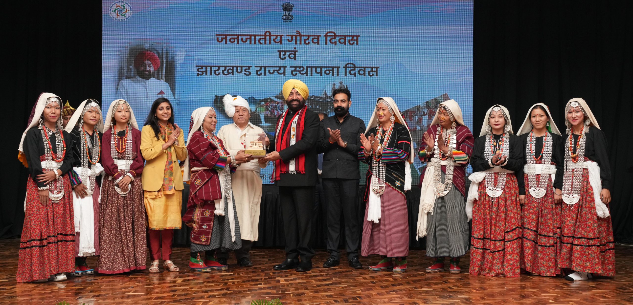 जनजातीय गौरव दिवस पर राजभवन में सांस्कृतिक कार्यक्रमों का आयोजन