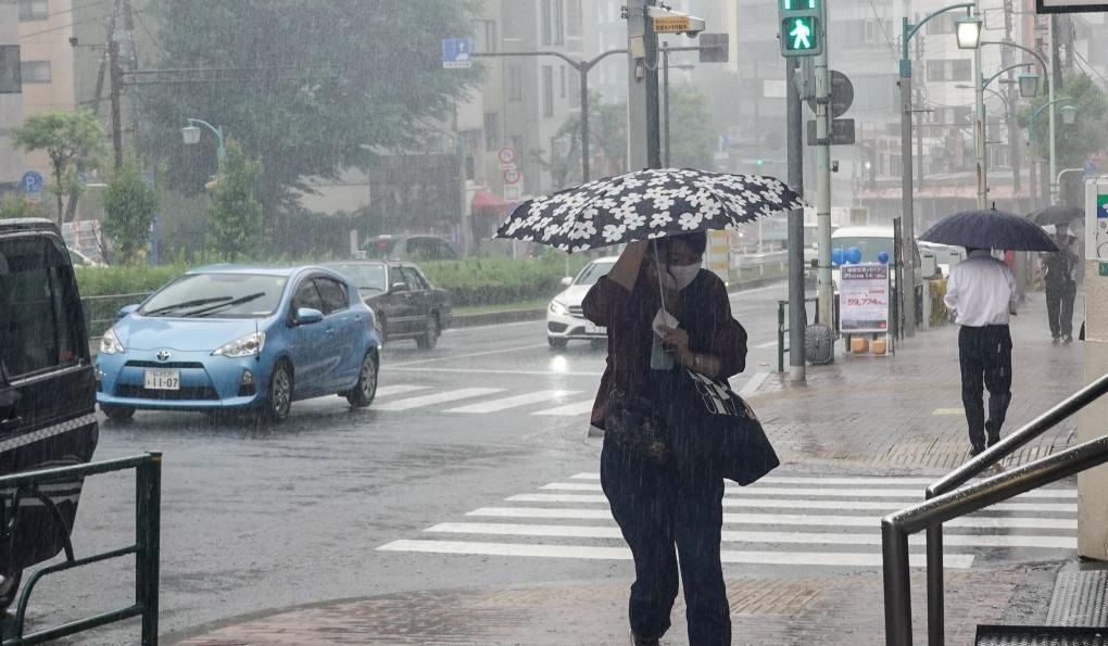 Japan: Torrential rains drench Okinawa