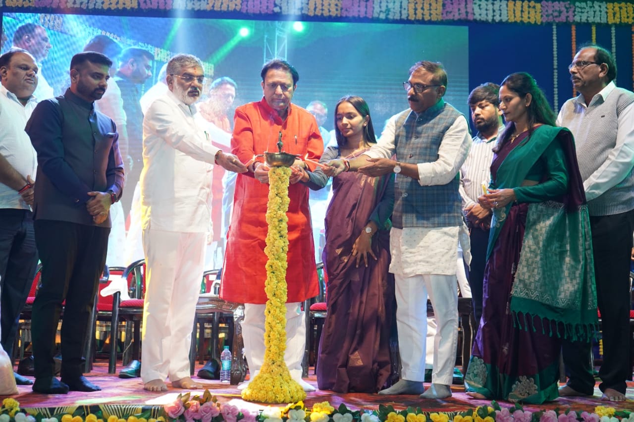 સિદ્ધપુર ખાતે બે દિવસીય માતૃવંદના મહોત્સવને કેબિનેટ મંત્રી બળવંતસિંહ રાજપુત અને મંત્રી મુળુભાઈ બેરાએ ખુલ્લો મુક્યો