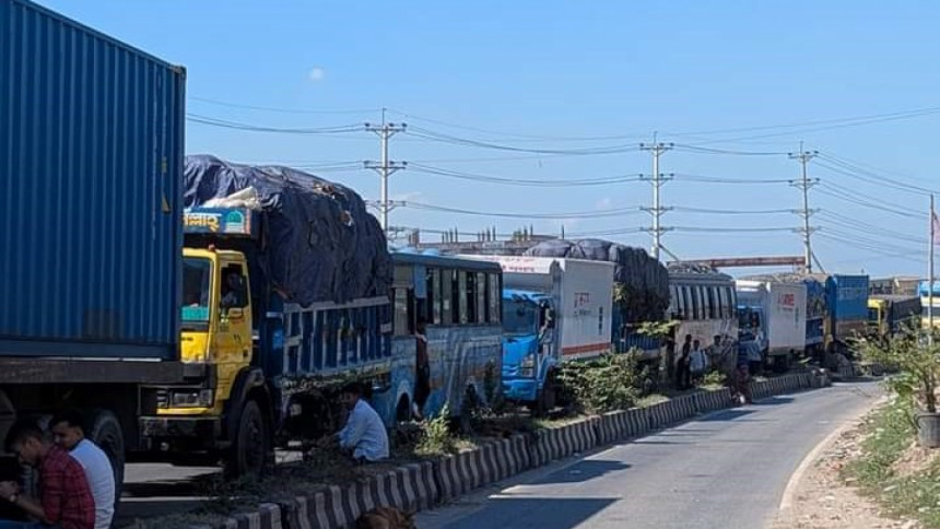 Bangladesh: 5 garment factories workers in Gazipur blocked Dhaka-Mymensingh highway for 3rd day