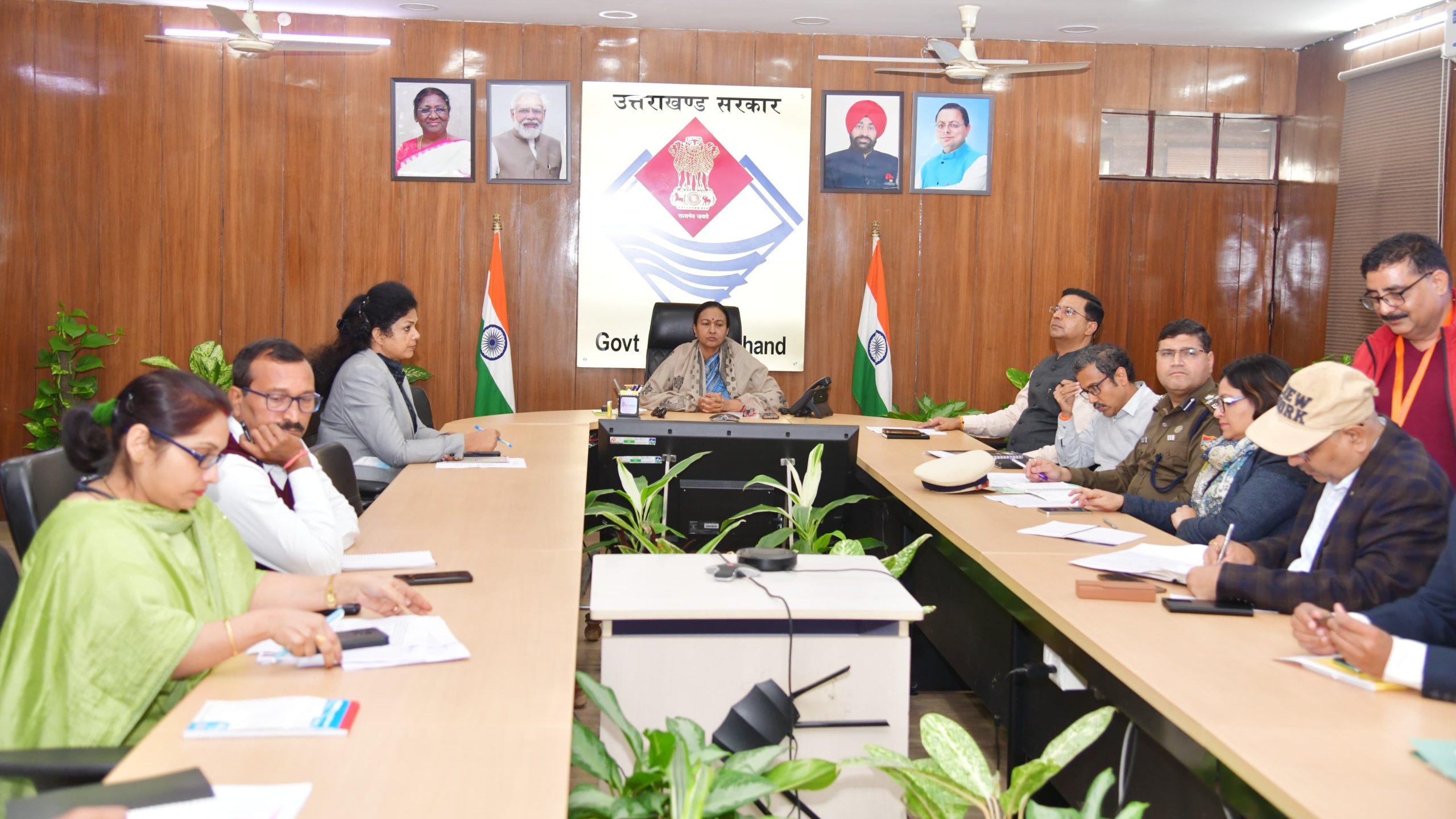 संविदा और अन्य सामान्य श्रमिकों को कर्मचारी राज्य बीमा कवरेज दिए जाने की धीमी प्रक्रिया पर उत्तराखंड की मुख्य सचिव राधा रतूड़ी ने रिपोर्ट तलब की