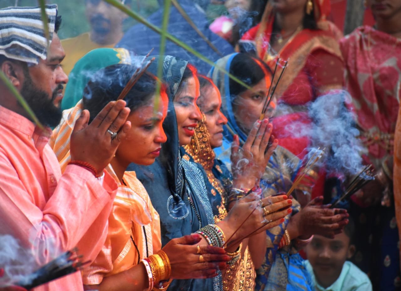 उदीयमान-सूर्य को अर्घ्य देने के साथ संपन्न हुआ महापर्व-छठ