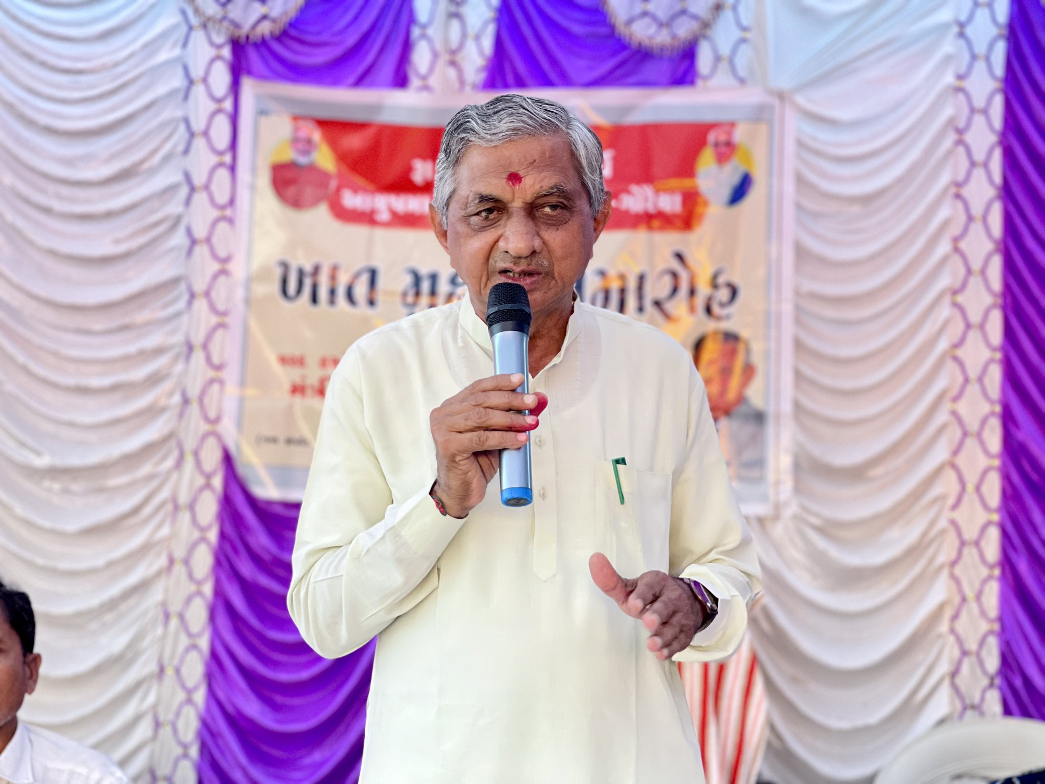 જળસંપત્તિ અને પાણી પુરવઠા, મંત્રી કુંવરજી બાવળીયાએ રાજકોટ જિલ્લાના વિંછીયા તાલુકાના ગોરૈયા ગામ ખાતે ૨૭ લાખ ૨૮ હજાર રૂપિયાના ખર્ચે નિર્માણ પામનારા પેટા આરોગ્ય કેન્દ્રનું ખાતમુહૂર્ત કર્યું હતું